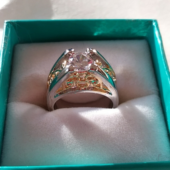 NWOT 18K GOLD FILLED WHITE TOPAZ RING SIZE 7 - Picture 4 of 8